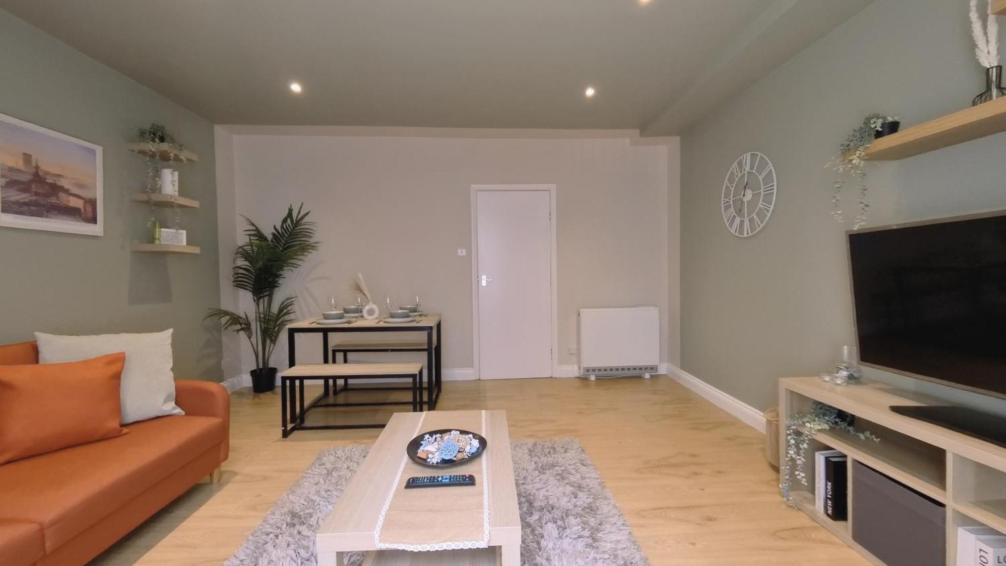 Group Bookings: Up To 30 Guests Across 5 Spacious Flats! Keyless Access Free Wifi & Parking Birmingham Eksteriør bilde