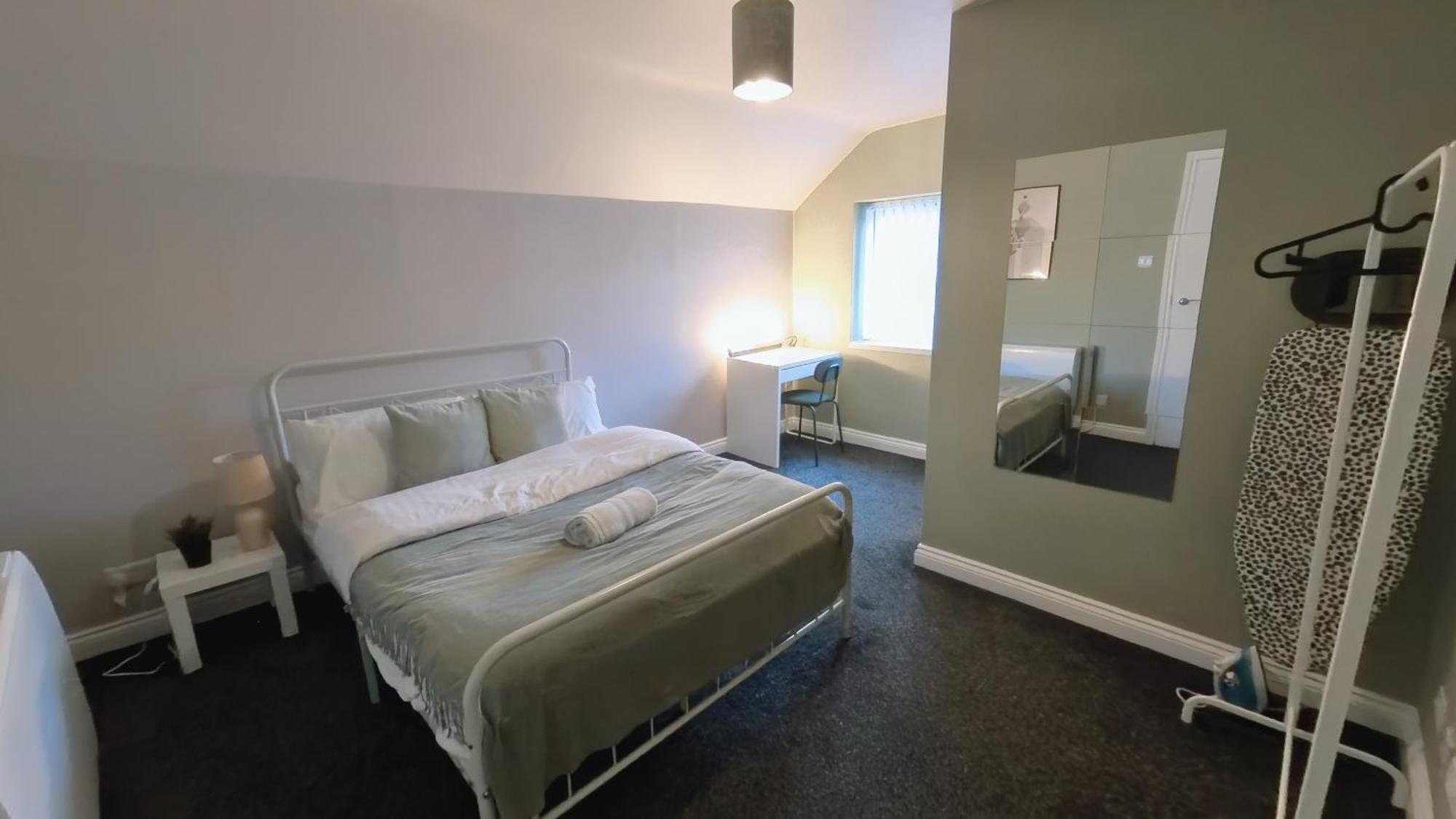 Group Bookings: Up To 30 Guests Across 5 Spacious Flats! Keyless Access Free Wifi & Parking Birmingham Eksteriør bilde