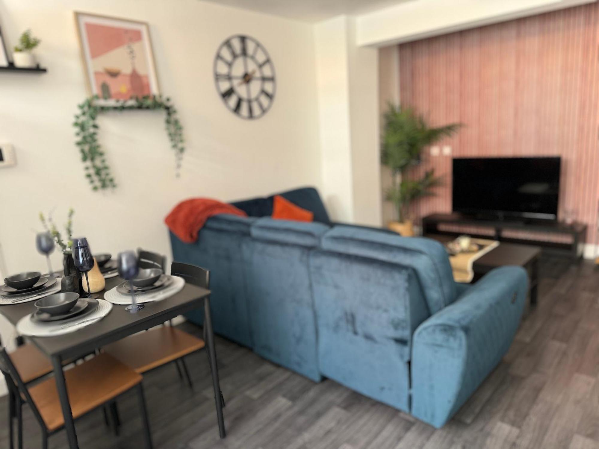 Group Bookings: Up To 30 Guests Across 5 Spacious Flats! Keyless Access Free Wifi & Parking Birmingham Eksteriør bilde