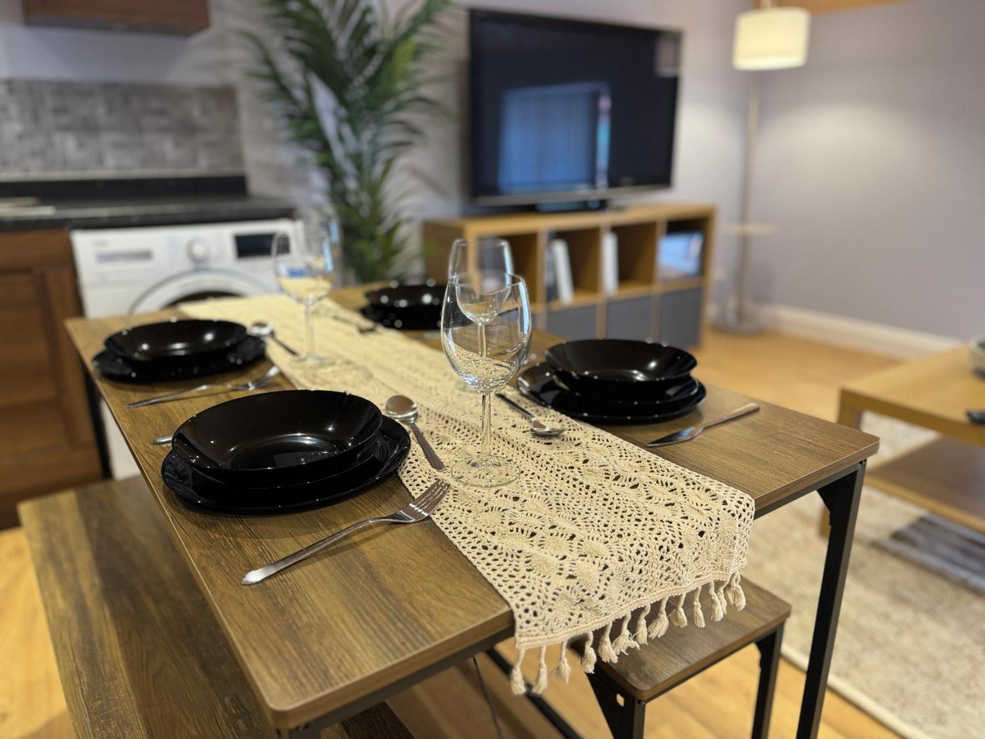 Group Bookings: Up To 30 Guests Across 5 Spacious Flats! Keyless Access Free Wifi & Parking Birmingham Eksteriør bilde