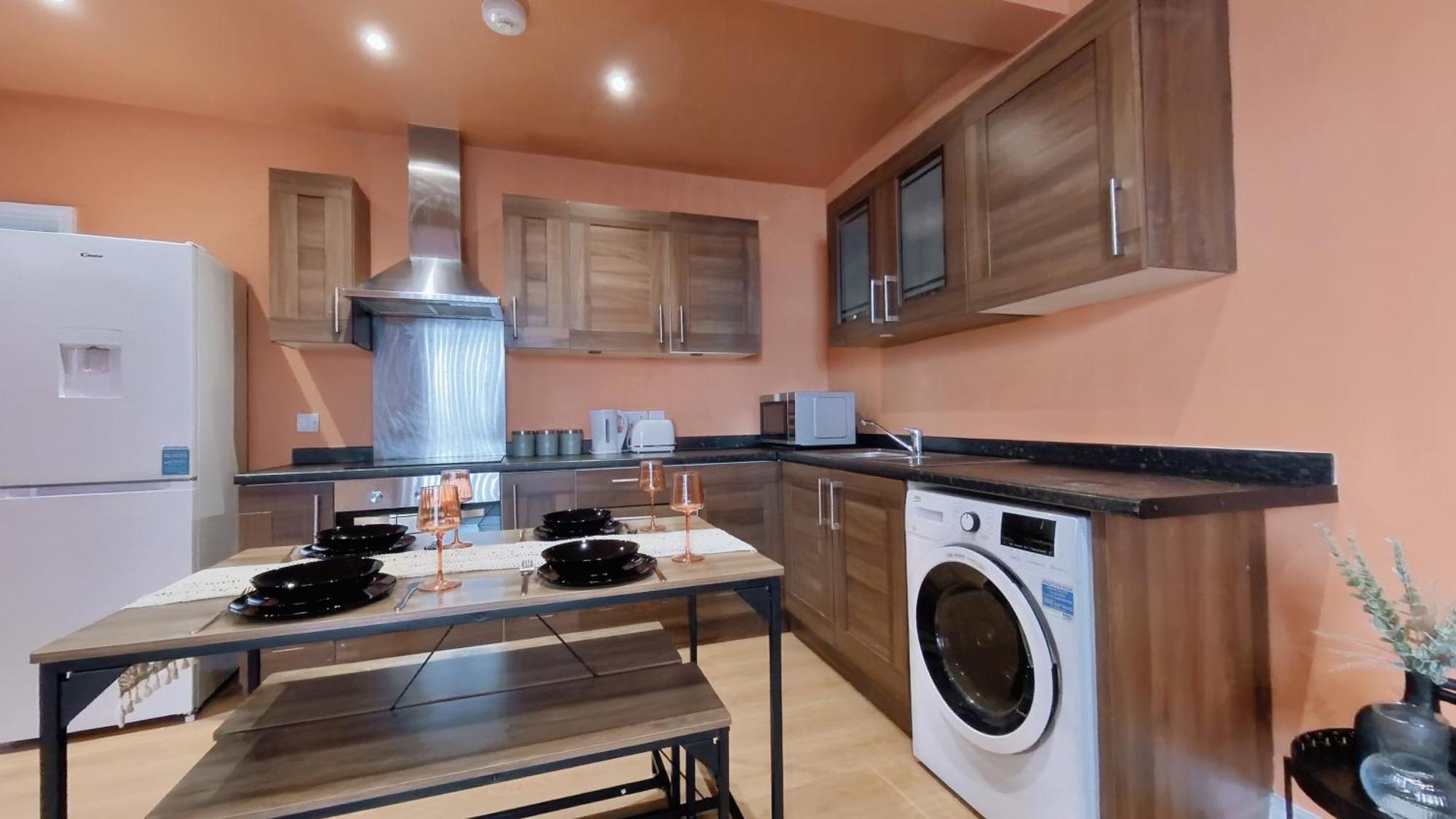 Group Bookings: Up To 30 Guests Across 5 Spacious Flats! Keyless Access Free Wifi & Parking Birmingham Eksteriør bilde